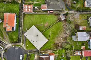 7 and 9 Bryant Grove, Taita