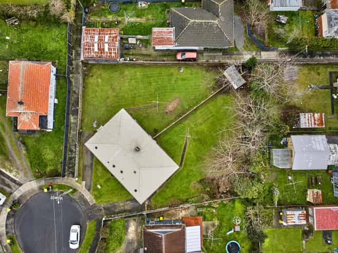 7 and 9 Bryant Grove, Taita