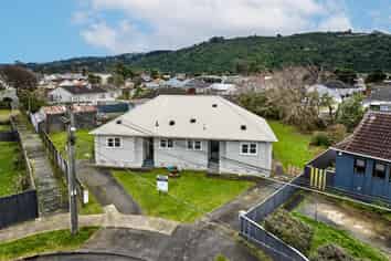 7 and 9 Bryant Grove, Taita