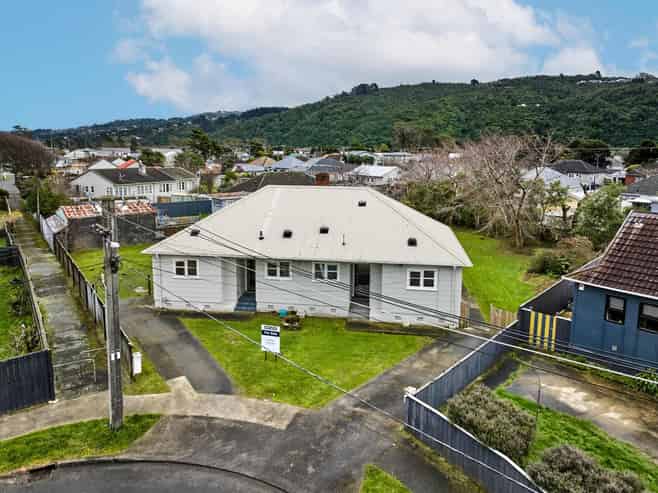 7 and 9 Bryant Grove, Taita