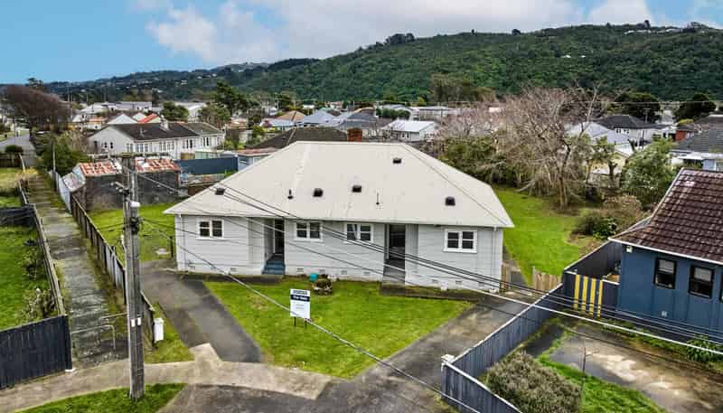 7 and 9 Bryant Grove, Taita