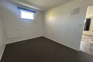 b/651 Featherston Street, Roslyn