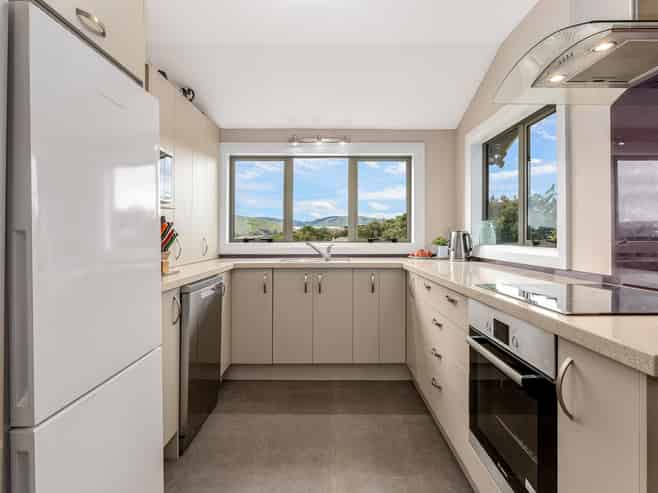 61 Bayview Road, Paremata
