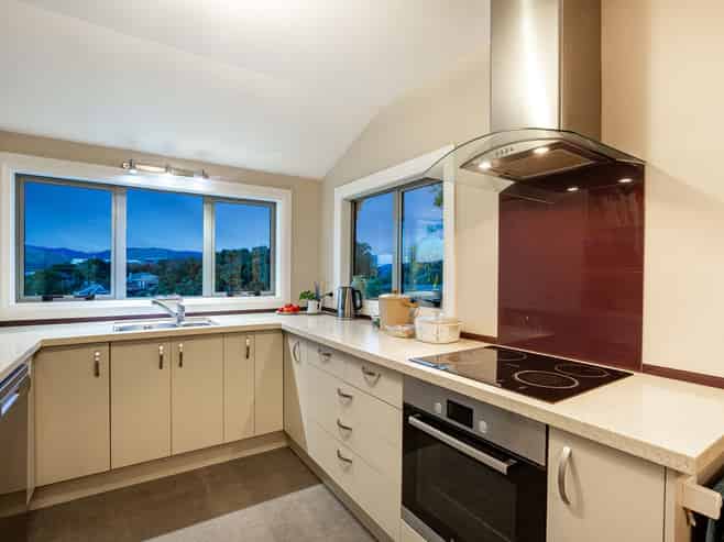 61 Bayview Road, Paremata