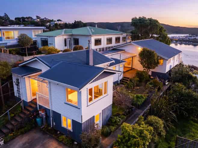 61 Bayview Road, Paremata