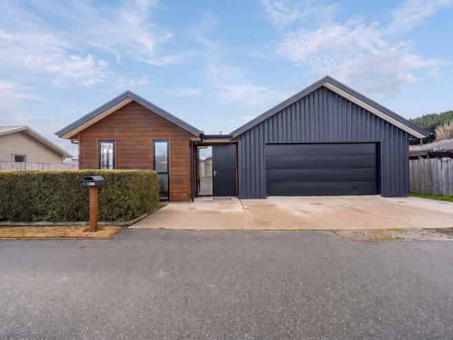 9 Risinghurst Terrace, Lower Shotover