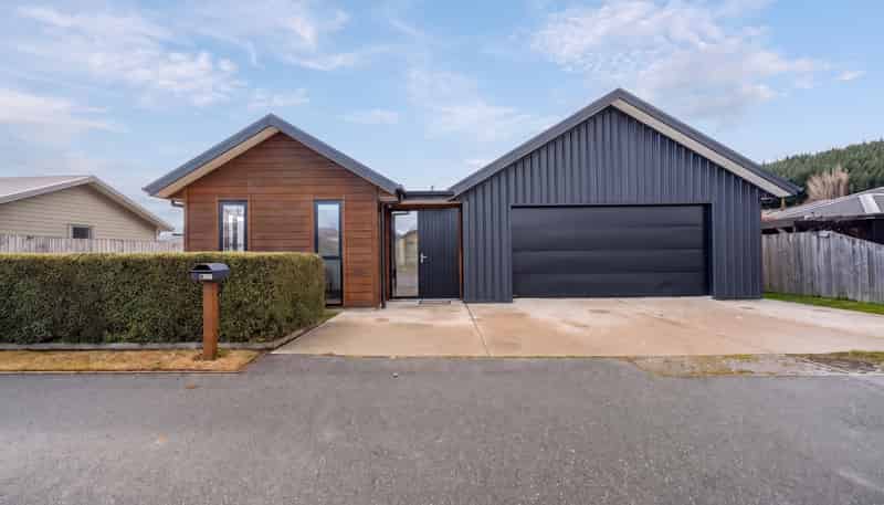 9 Risinghurst Terrace, Lower Shotover