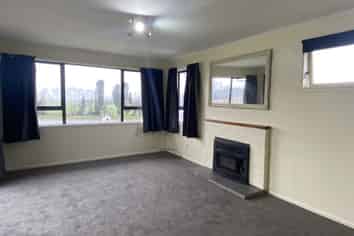 121R Pembroke Road, Stratford