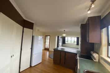 121R Pembroke Road, Stratford