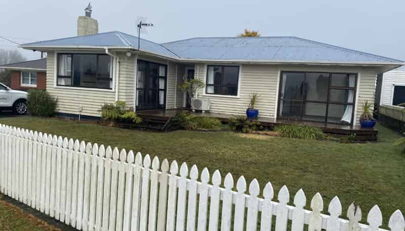 121R Pembroke Road, Stratford