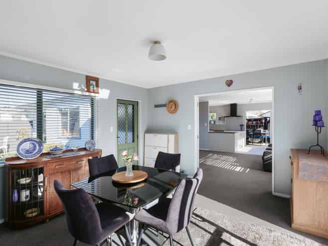 25 Aaron Place, Brookfield