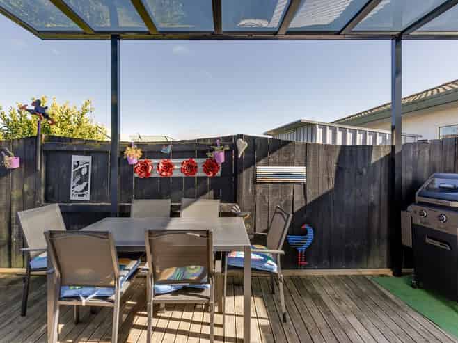 25 Aaron Place, Brookfield