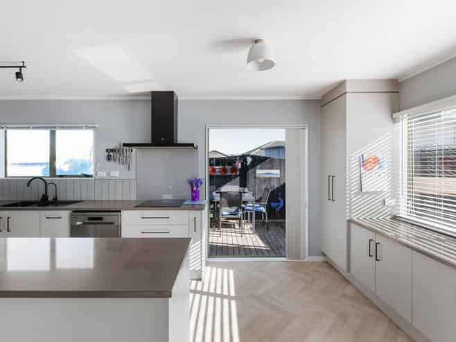 25 Aaron Place, Brookfield