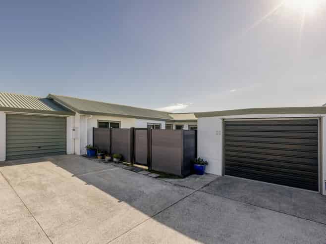 25 Aaron Place, Brookfield