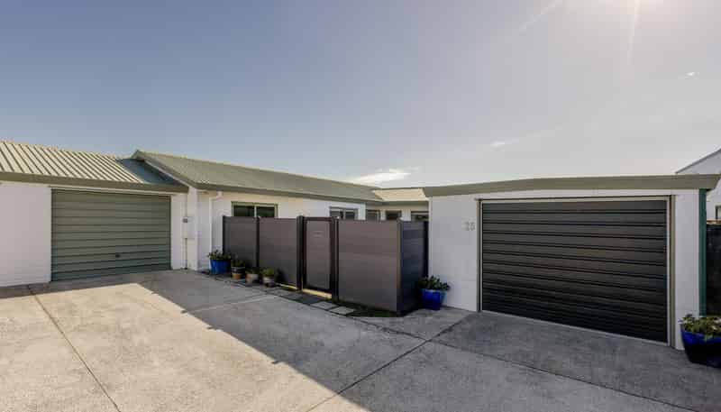 25 Aaron Place, Brookfield