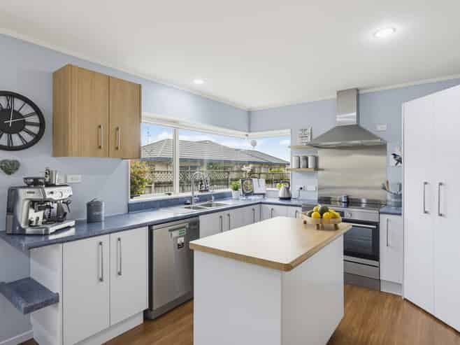 19 Villa Grove, Paraparaumu