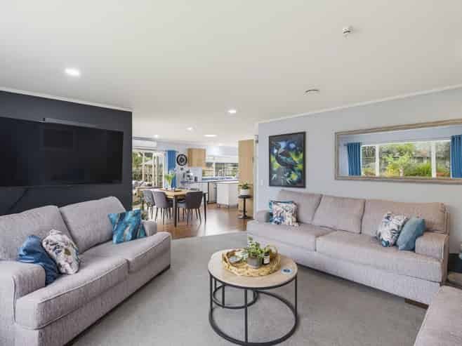 19 Villa Grove, Paraparaumu