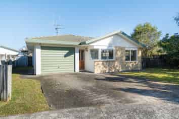 9 Aaron Place, Brookfield