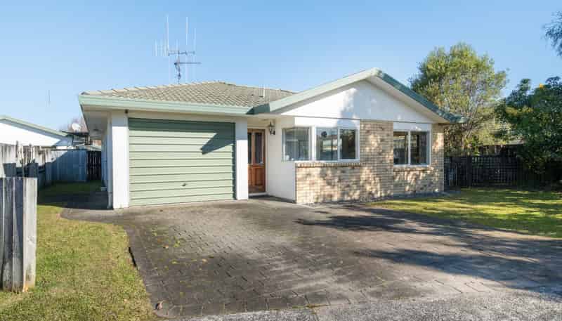 9 Aaron Place, Brookfield