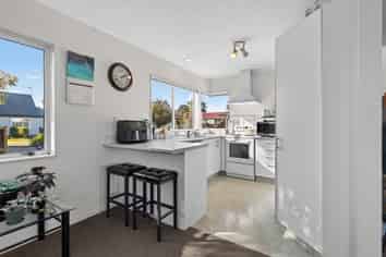 9 Aaron Place, Brookfield