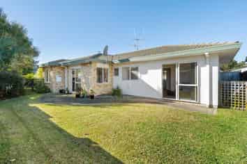 9 Aaron Place, Brookfield