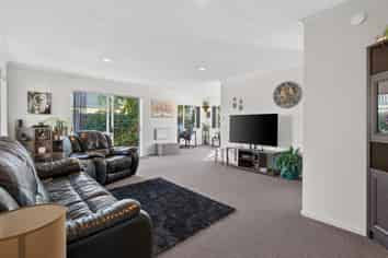 9 Aaron Place, Brookfield