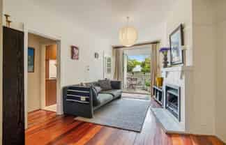 2/2 Herne Bay Road, Herne Bay