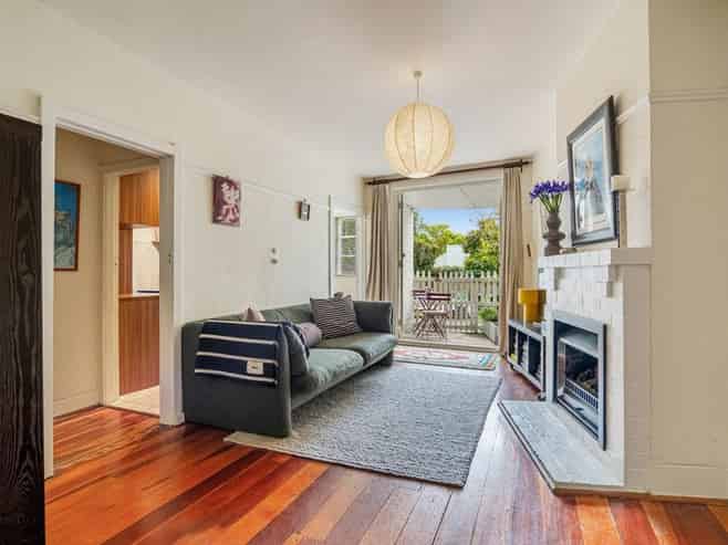 2/2 Herne Bay Road, Herne Bay