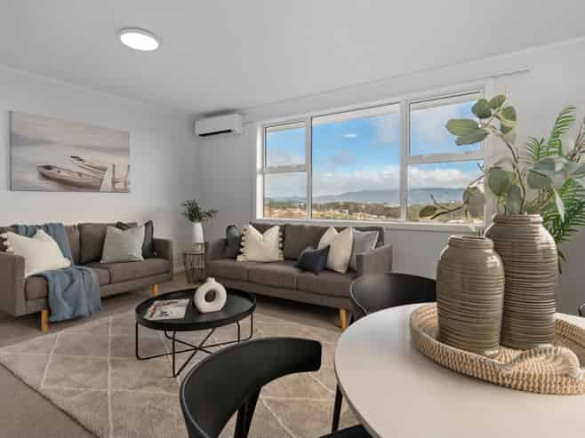 8 Penguin Grove, Waitangirua