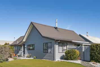 92 Henley Street, WESTPORT