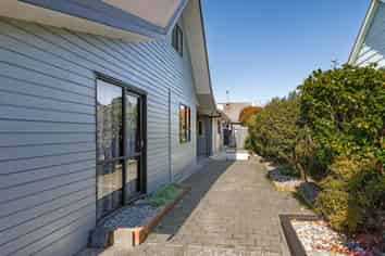 92 Henley Street, WESTPORT