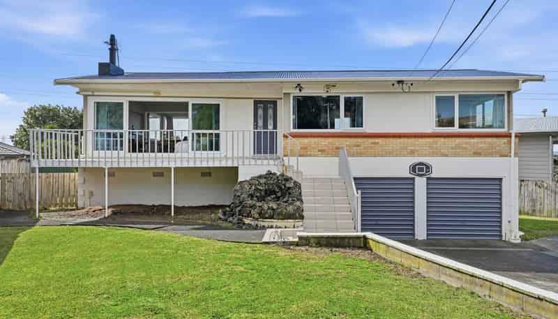 4 Meadow Crescent, Te Atatu South