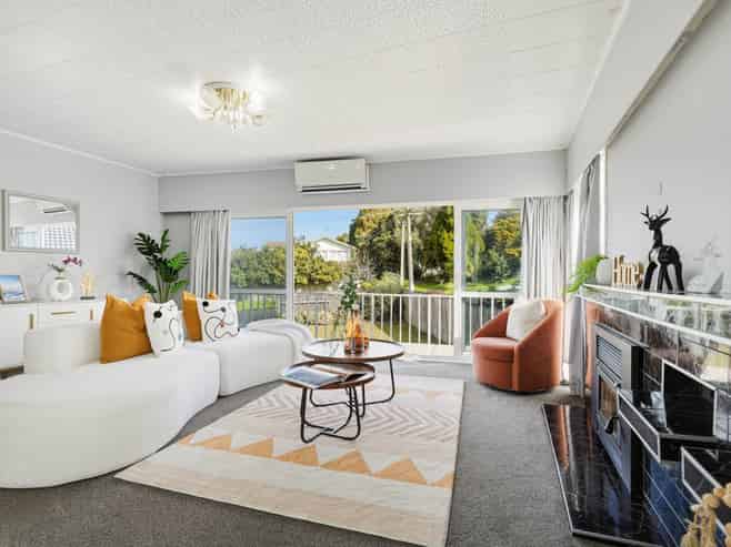 4 Meadow Crescent, Te Atatu South