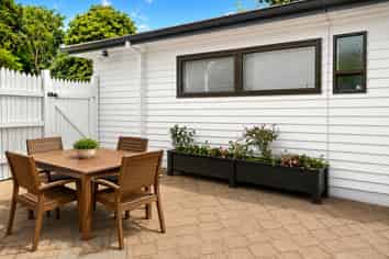  Stirling Grove , Greerton