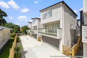 7C Waddell Avenue, Point England