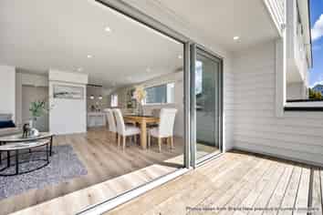 7C Waddell Avenue, Point England