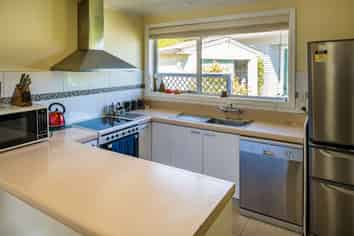  Sunshine Ave, Karori