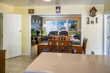  Sunshine Ave, Karori