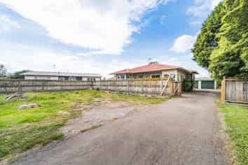 502 Pioneer Highway, Highbury