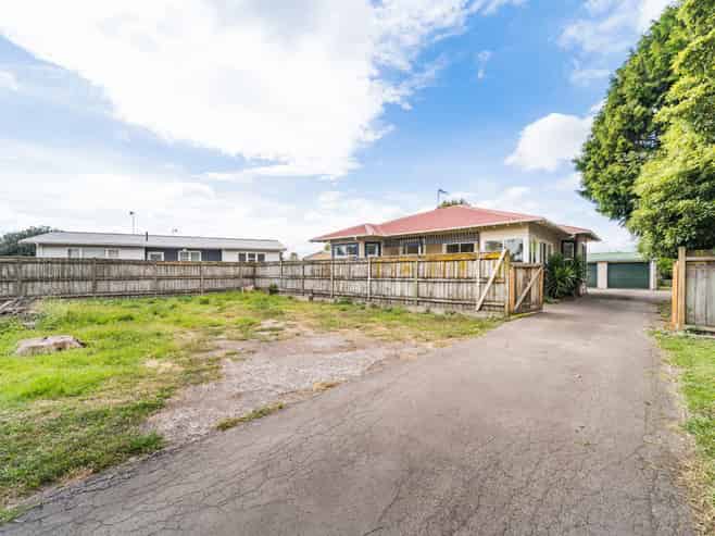 502 Pioneer Highway, Highbury
