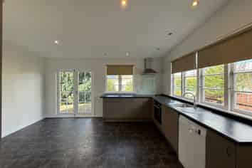 8 Owen Street, Belmont