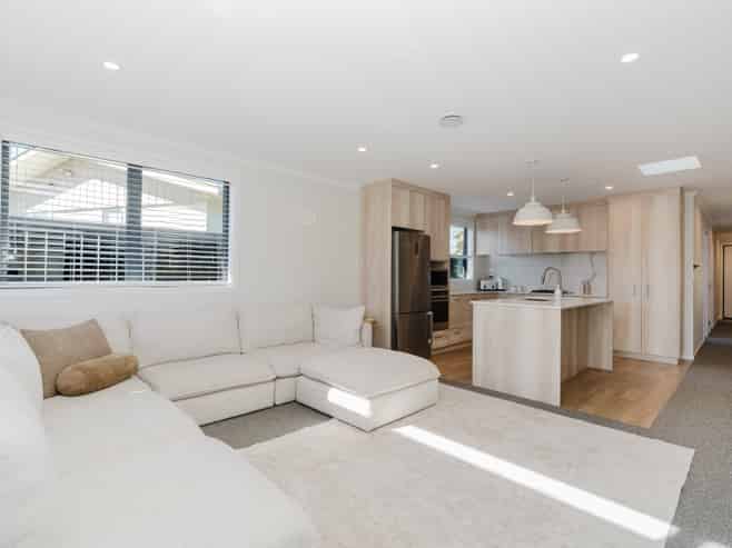 2/6 Sutcliffe Place, Chartwell