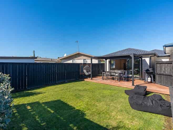 2/6 Sutcliffe Place, Chartwell