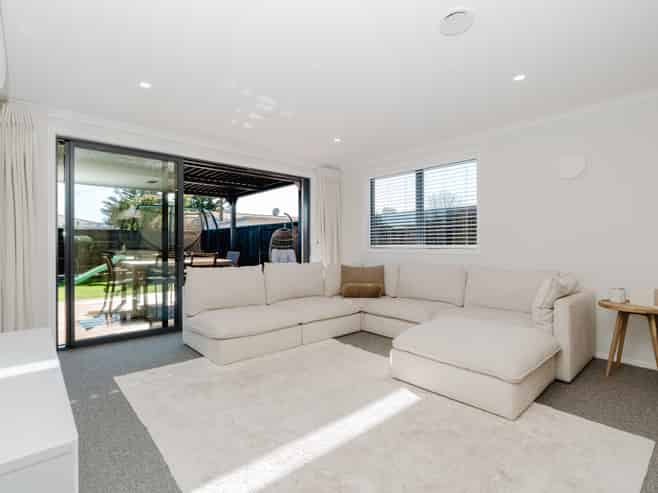 2/6 Sutcliffe Place, Chartwell