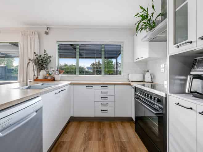 2/1 Langton Road, Stanmore Bay