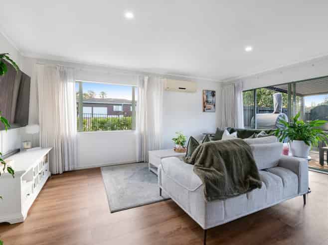 2/1 Langton Road, Stanmore Bay
