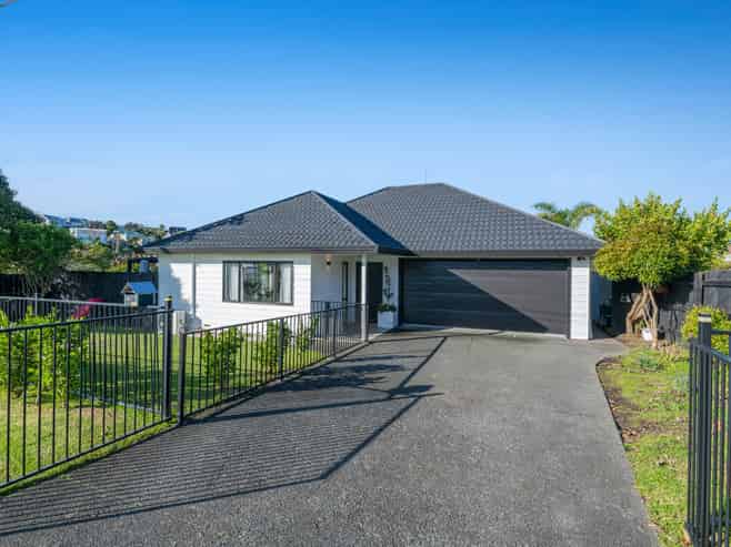 2/1 Langton Road, Stanmore Bay