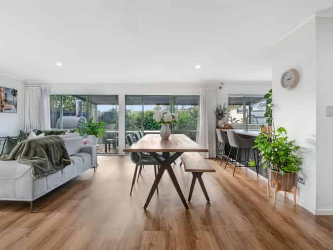 2/1 Langton Road, Stanmore Bay
