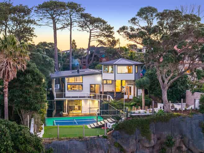 72 Cliff Road, Torbay