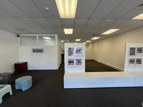 Versatile retail/ office